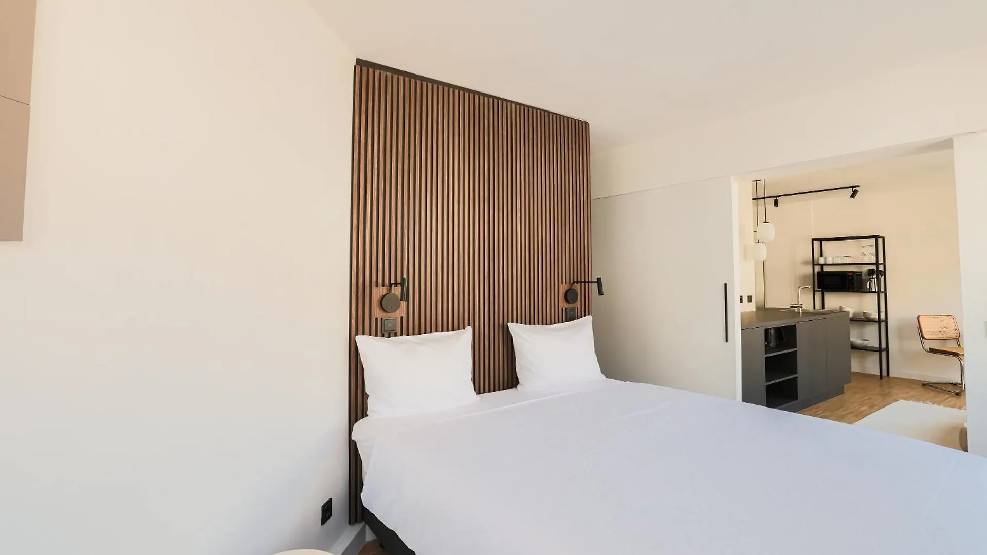 ****  Bob W Munich Schwabing Aparthotel Germany