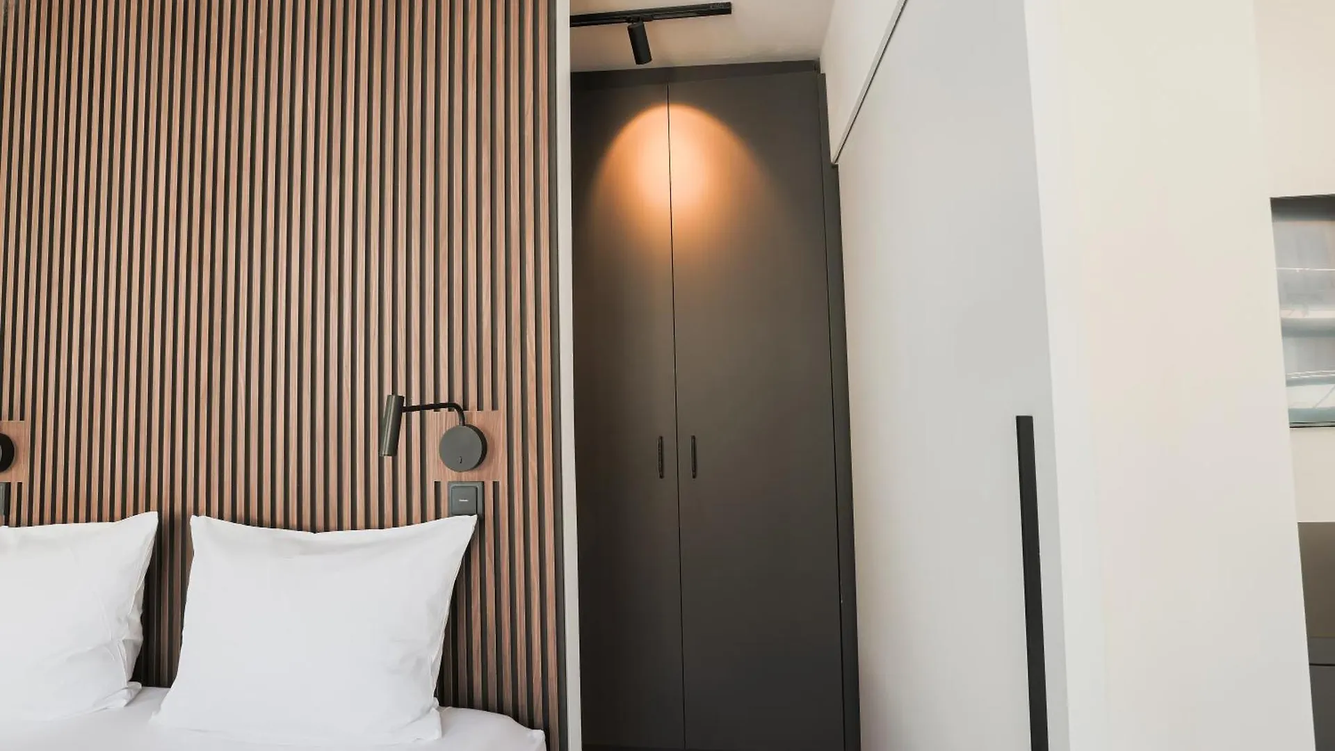 Bob W Munich Schwabing Aparthotel 4*,